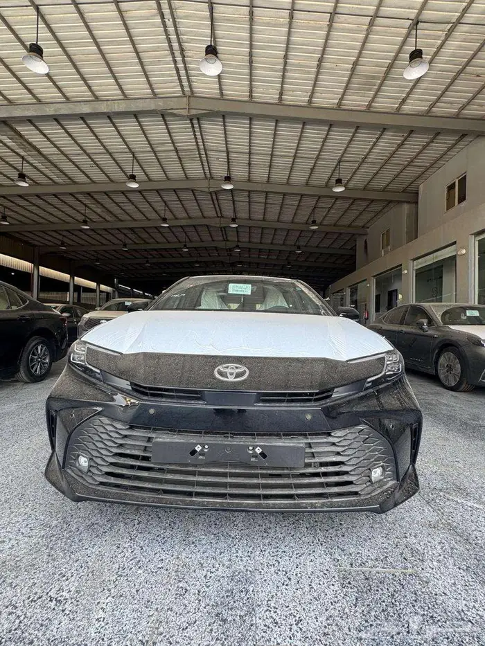 تويوتا كامرى LE اسود 2500 cc بنزين موديل 2025 4