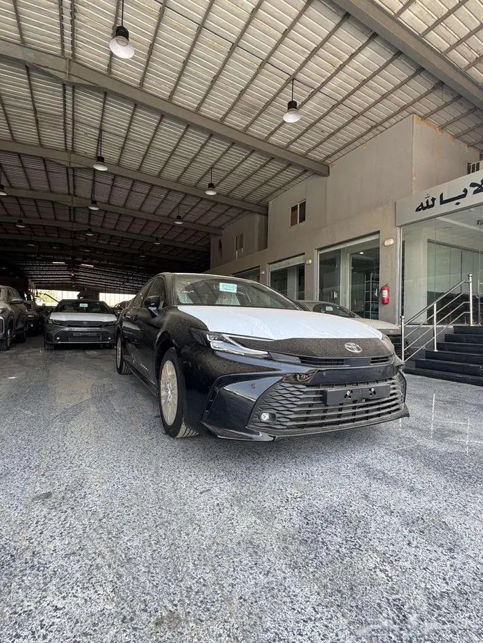 تويوتا كامرى LE اسود 2500 cc بنزين موديل 2025 1