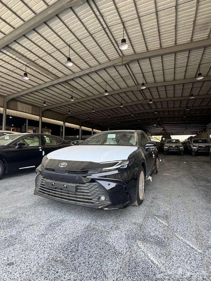 تويوتا كامرى LE اسود 2500 cc بنزين موديل 2025 3