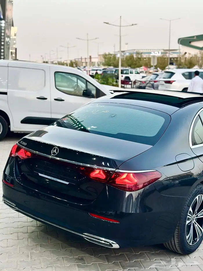 مرسيدس E 200 موديل 2025 اصفار كاش وتقسيط 11