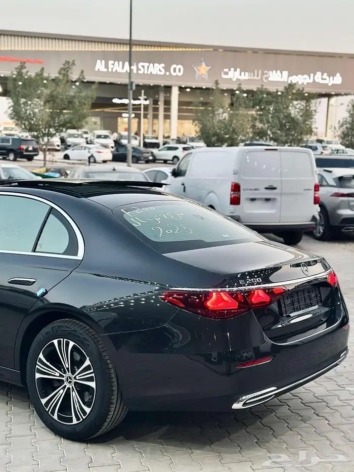 مرسيدس E 200 موديل 2025 اصفار كاش وتقسيط 6