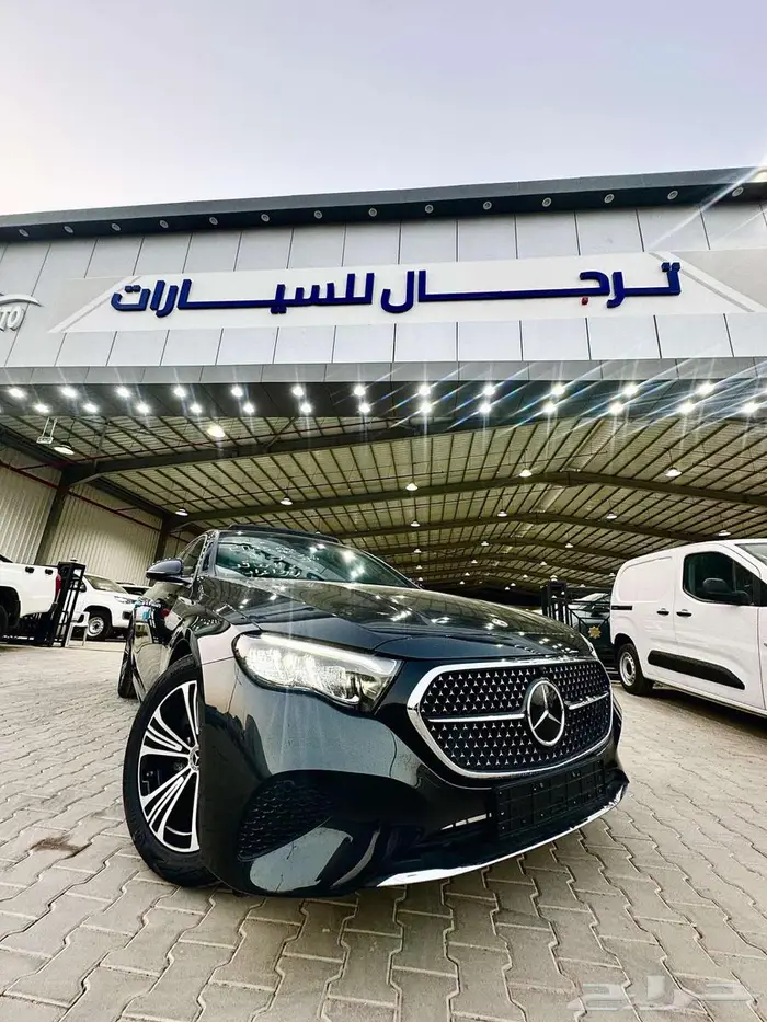 مرسيدس E 200 موديل 2025 اصفار كاش وتقسيط 1