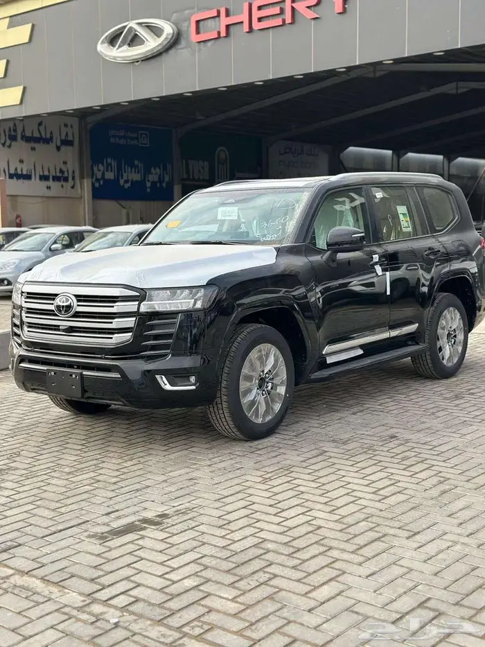 تويوتا لاندكروزر GXR L3 بنزين سعودي 2025 اسود 3