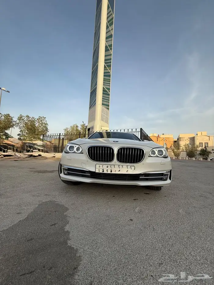 بي ام 740 شبه جديد 4