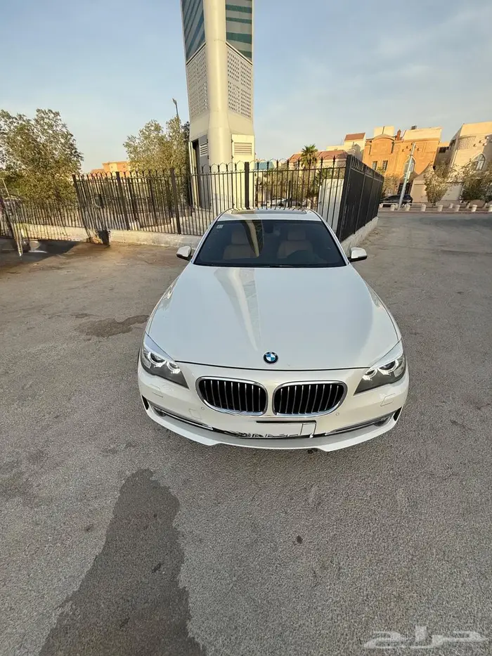 بي ام 740 شبه جديد 13