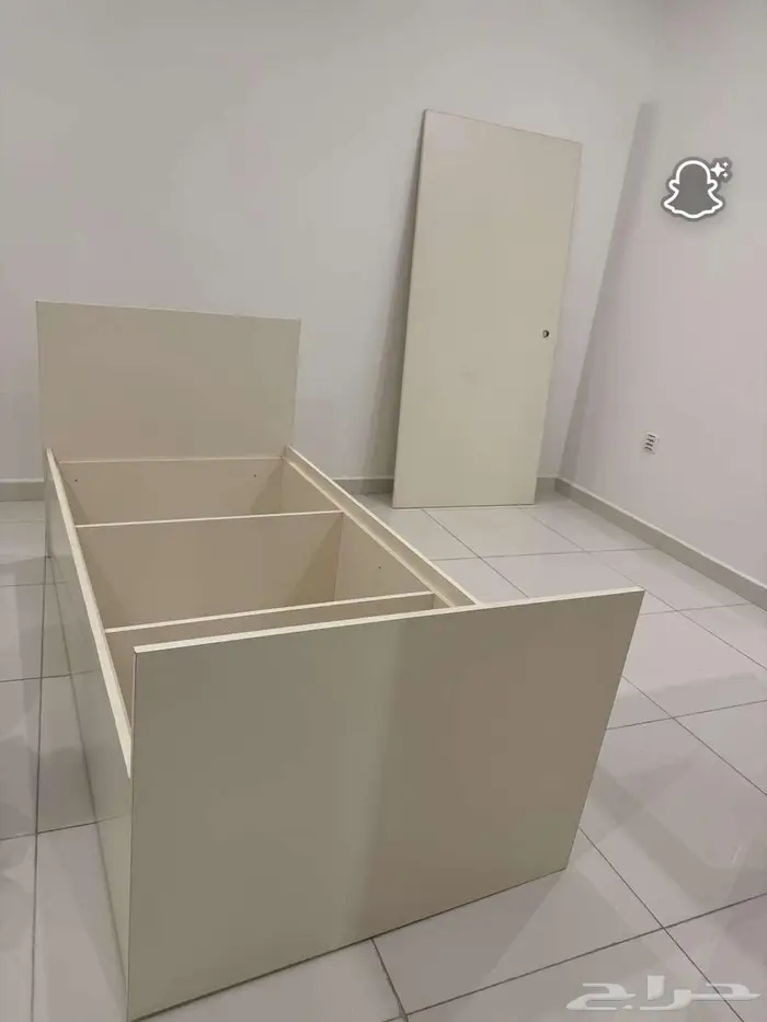 سرير ودولاب وثلاجه 0