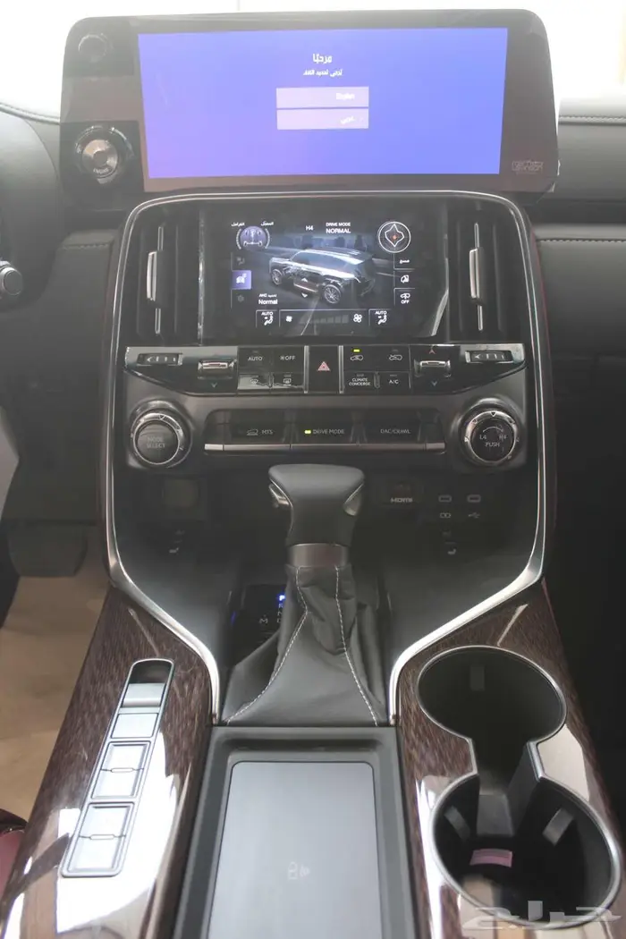 لكزس LX600 2025 بريمي داخليه احمر 10