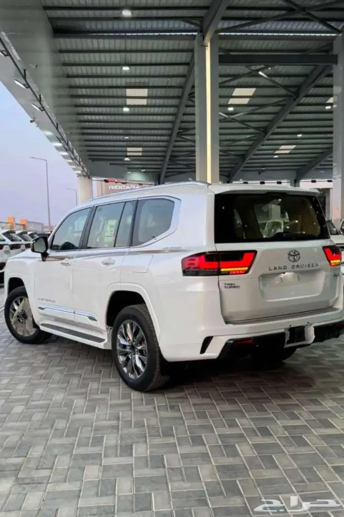 تويوتا لاند كروزر VXR فل بريمي 2024- 369.000 4