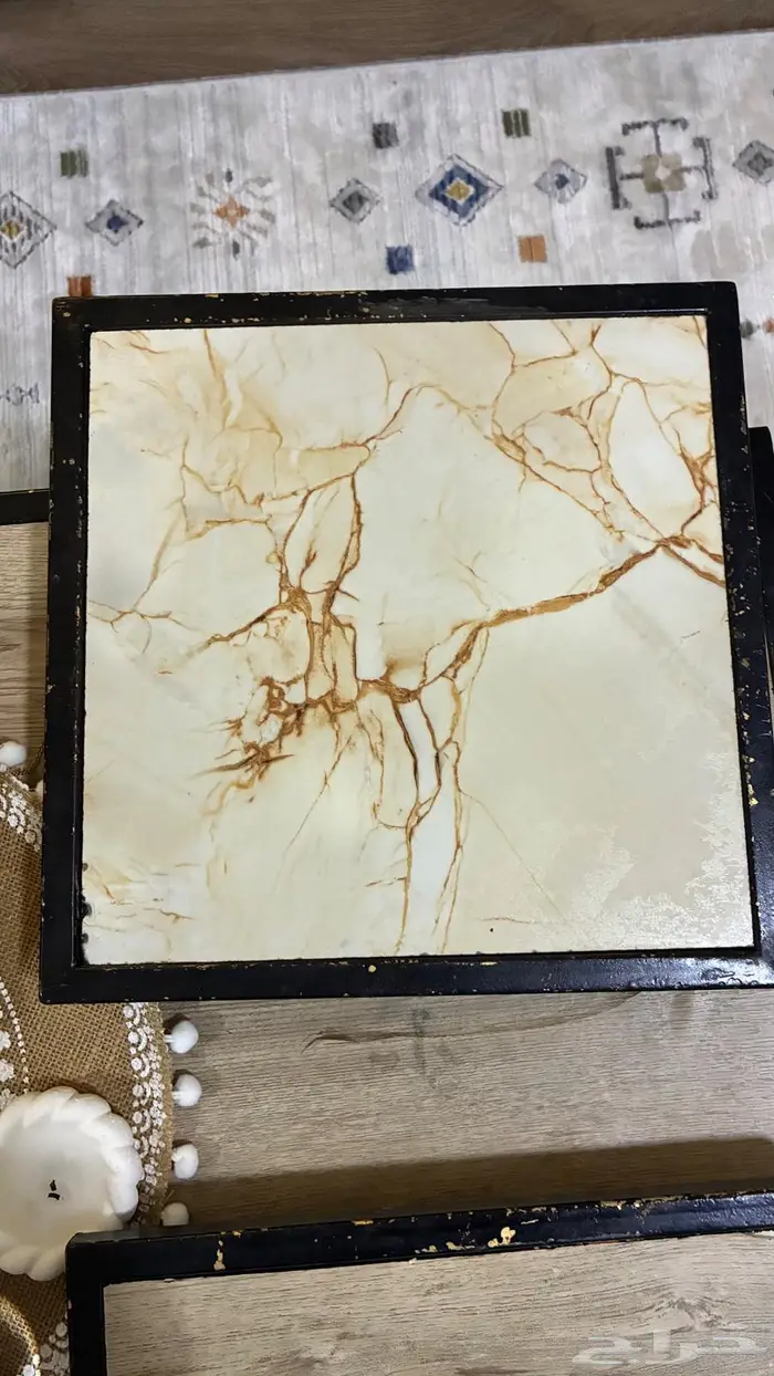 مجانا طاولة كبيرة مع 4 طاولات خدمة 1