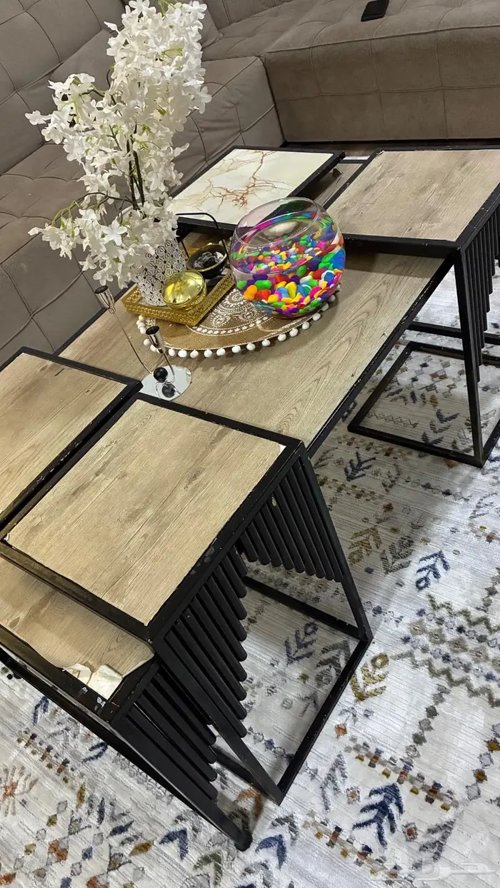 مجانا طاولة كبيرة مع 4 طاولات خدمة 0