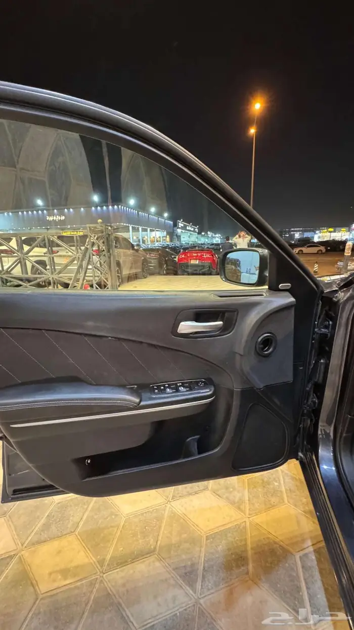 دودج تشارجر SXT 2018 فتحة سقف 8