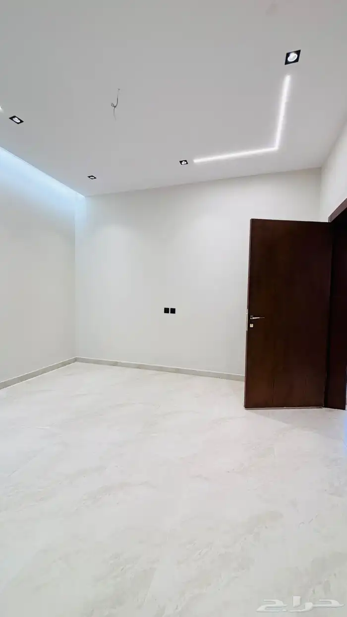 للبيع دور على نص ارض حي الفلاح 14