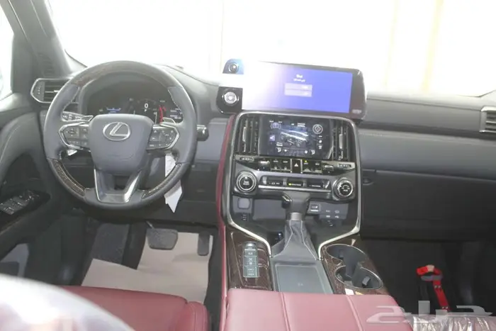 لكزس LX600 2025 بريمي داخليه احمر 7