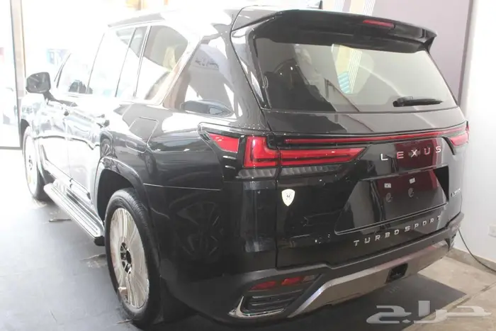 لكزس LX600 2025 بريمي داخليه احمر 3
