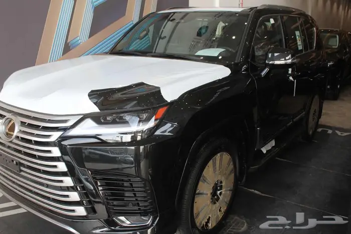 لكزس LX600 2025 بريمي داخليه احمر 1