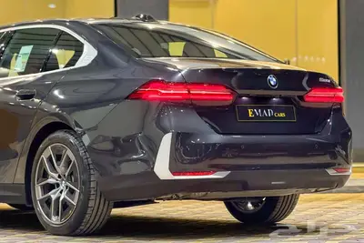 BMW 520i LAXURY 2025 رمادي غامق index