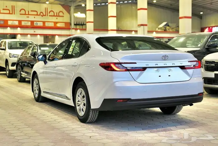 تويوتا كامري E 2025 لدى شركة عبدالمجيد الخضر 4