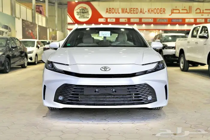 تويوتا كامري E 2025 لدى شركة عبدالمجيد الخضر 0