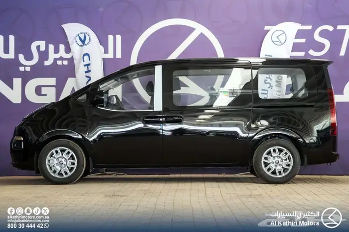 هيونداي ستاريا 9 ركاب 2025 ديزل 8