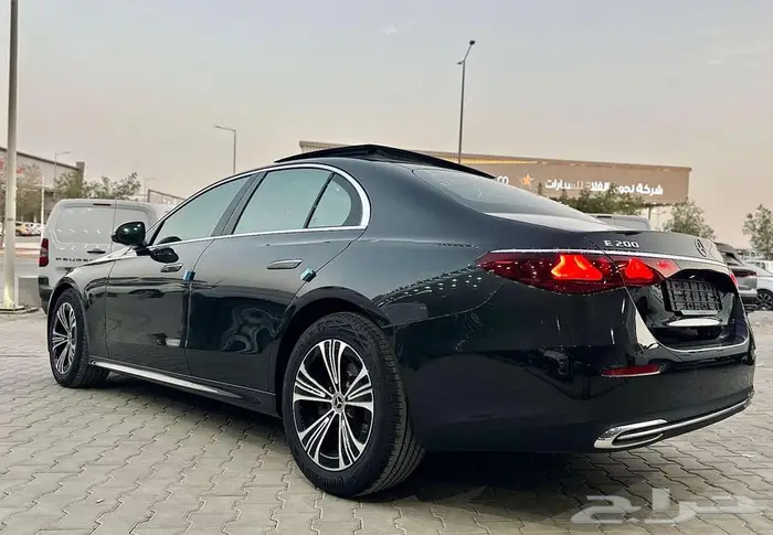 مرسيدس E 200 موديل 2025 اصفار كاش وتقسيط 9