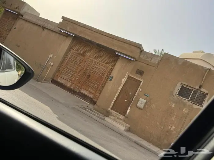 للبيع أرض سكنية مقام عليها استراحة بحي الدار البيضاء 0
