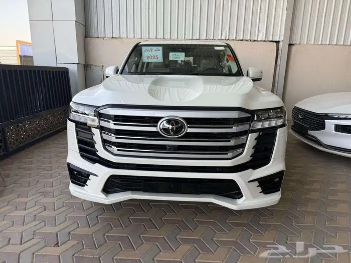 لاندكروزر جكسار L3 بنزين 2025 سعودي ممشى 5400 كم 0