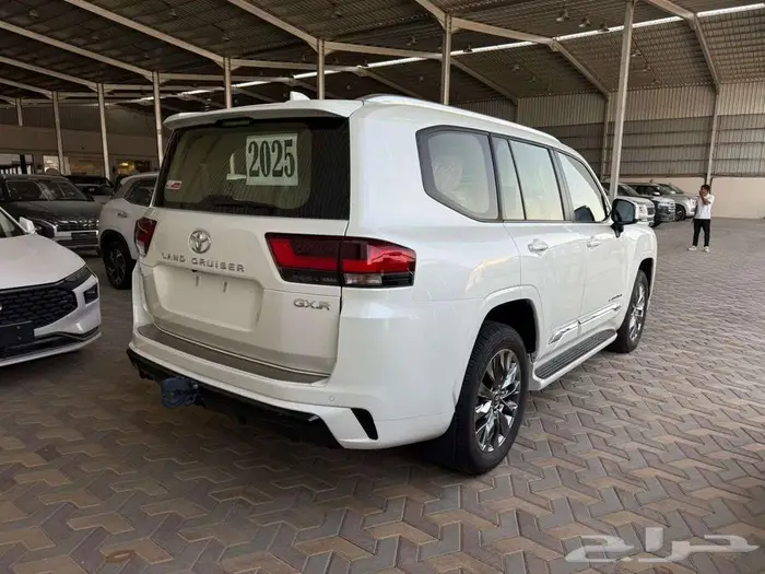 لاندكروزر جكسار L3 بنزين 2025 سعودي ممشى 5400 كم 3
