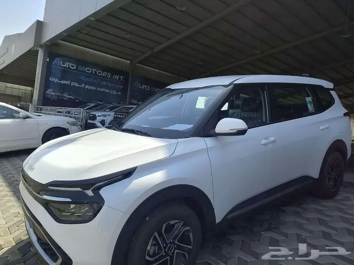 كيا كارينز GLS 2025 طاولة طعام شرائح زينون عرض اليوم الوطني 3