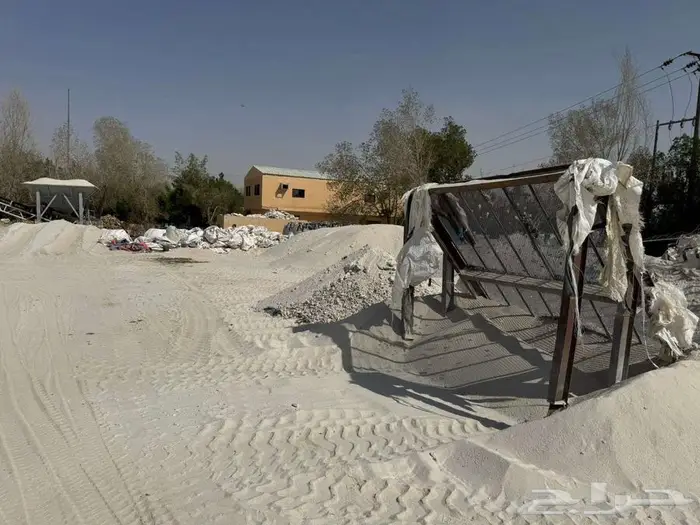 للبيع مصنع لفرز وتعبئة الرمل السيليكا بطريق الخرج 3