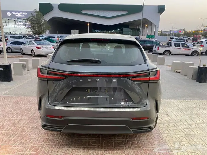 لكزس NX 350h 2025 رمادي داخلي احمر هايبرد 7