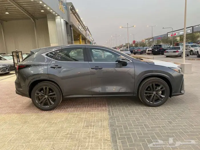 لكزس NX 350h 2025 رمادي داخلي احمر هايبرد 3