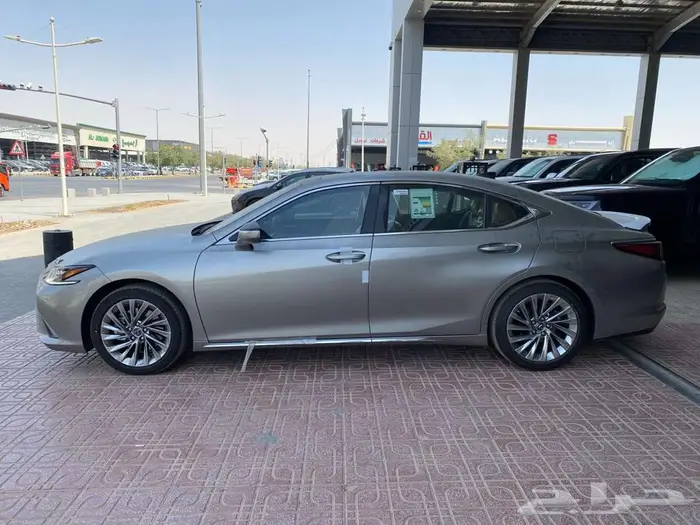 لكزس ES 350 DD فل كامل 2025 - سعودي 3