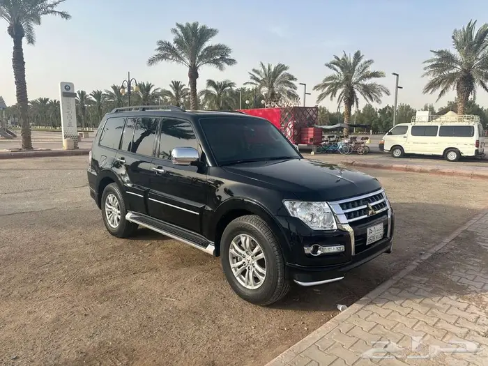 باجيرو 2020 - مكينه 3800 فل كامل علامات ذهبيه (أسود) 2