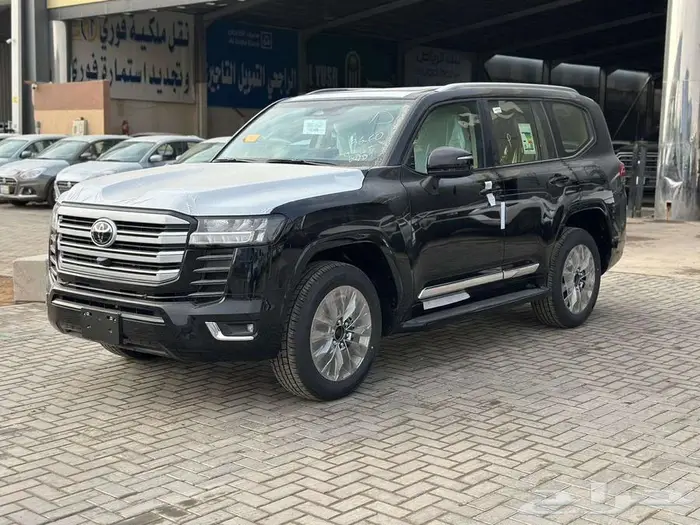 تويوتا لاندكروزر GXR L3 بنزين سعودي 2025 اسود 5