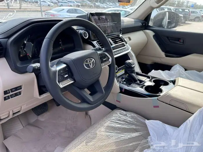 تويوتا لاندكروزر GXR L3 بنزين سعودي 2025 اسود 11
