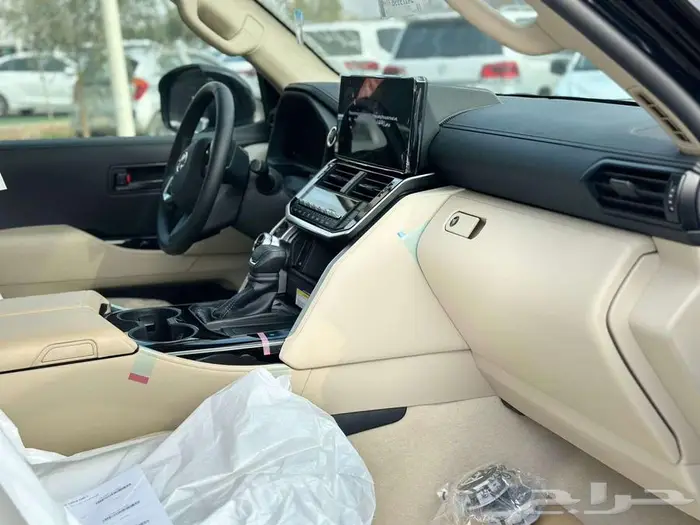 تويوتا لاندكروزر GXR L3 بنزين سعودي 2025 اسود 10