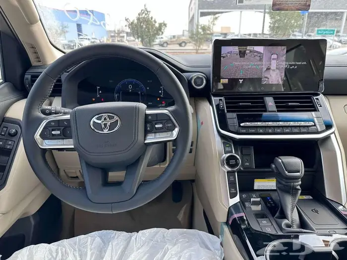 تويوتا لاندكروزر GXR L3 بنزين سعودي 2025 اسود 12