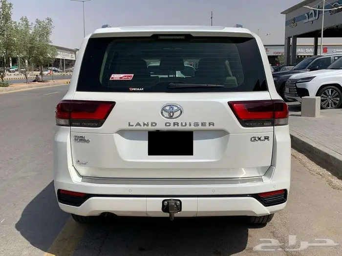 تويوتا لاندكروزر GXR بنزين رقم 4 سعودي 2022 5