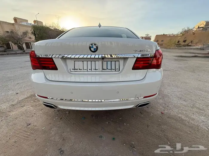 بي ام 740 شبه جديد 11