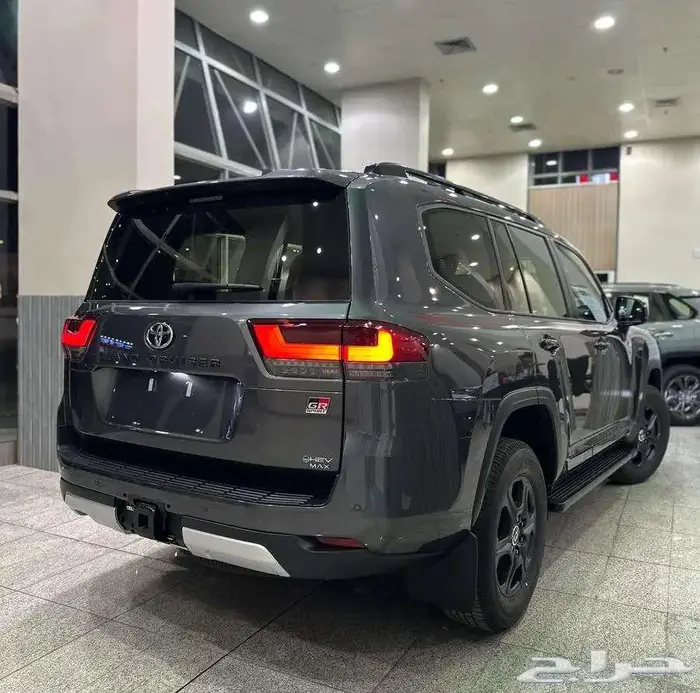 لاندكروزر جي ار اس هايبرد LC300 GRS HYBRID 2025 3