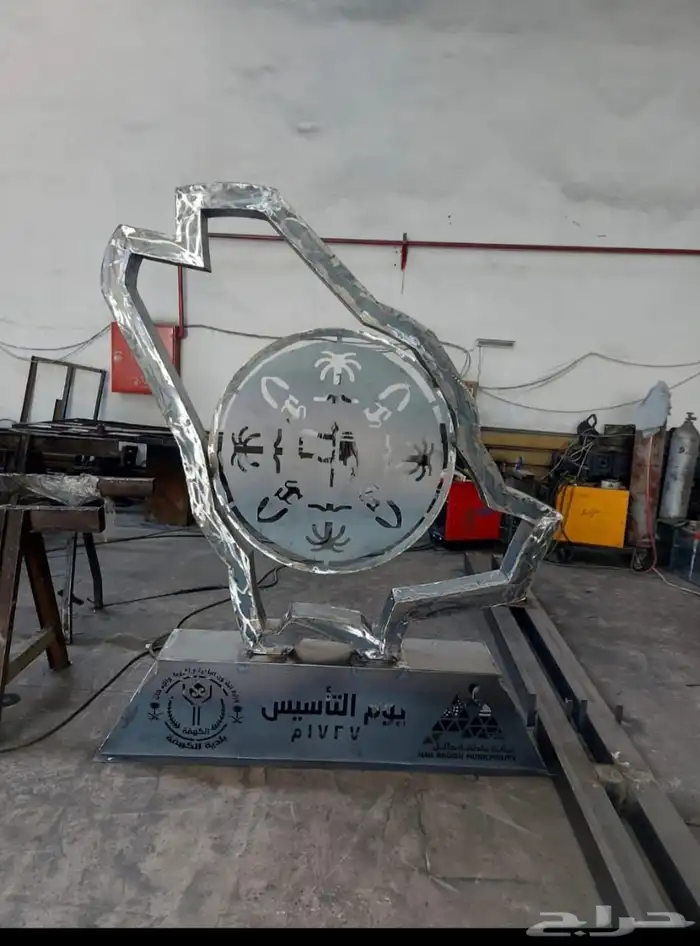 مجسمات اليوم الوطني بكل انواعها للطرق والميادين والحدائق 93