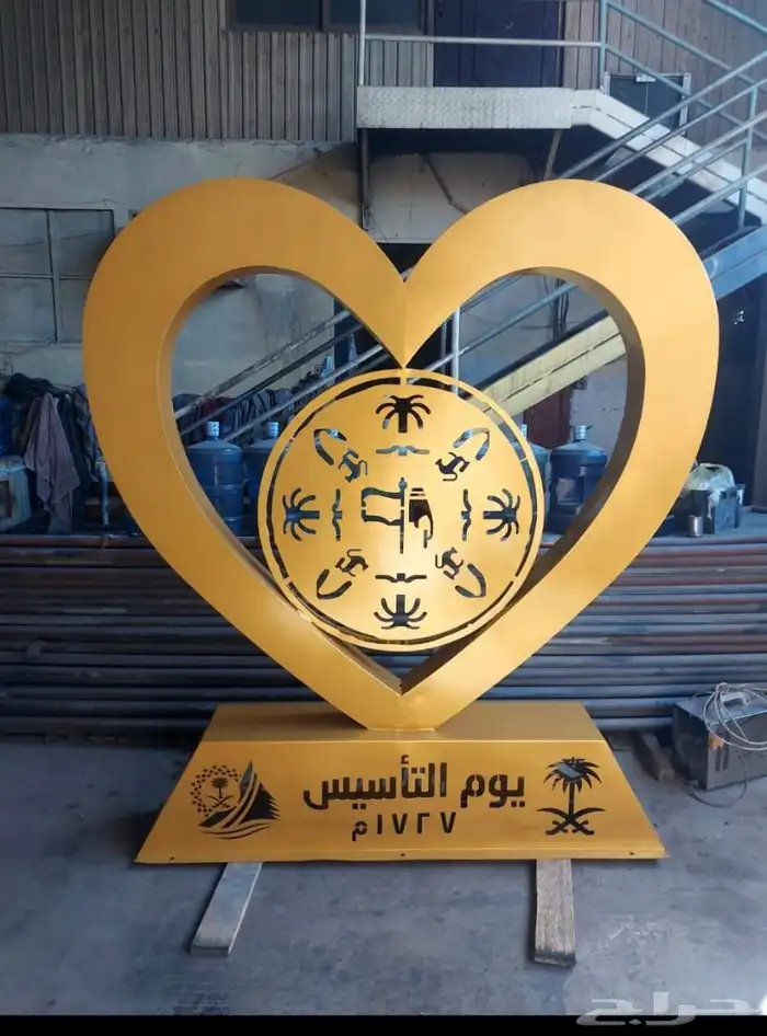 مجسمات اليوم الوطني بكل انواعها للطرق والميادين والحدائق 92