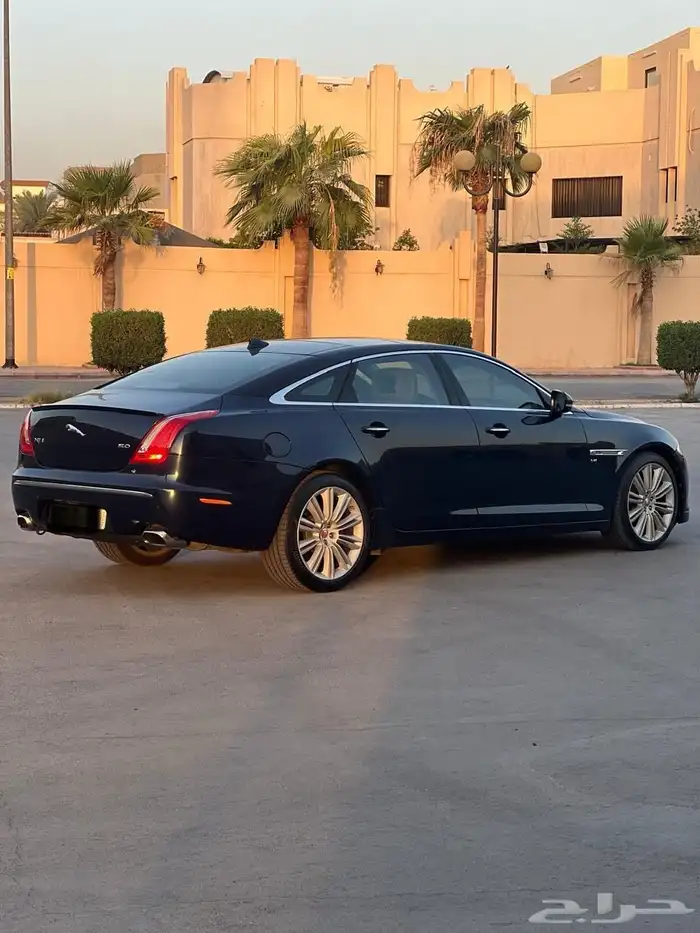 جاكور 2013 XJ L 8