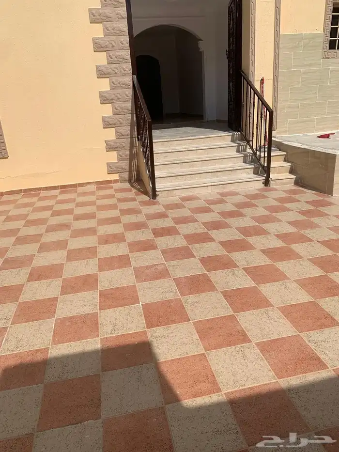 للبيع فيلا دور وثلاث شقق حي المنار الرياض 8