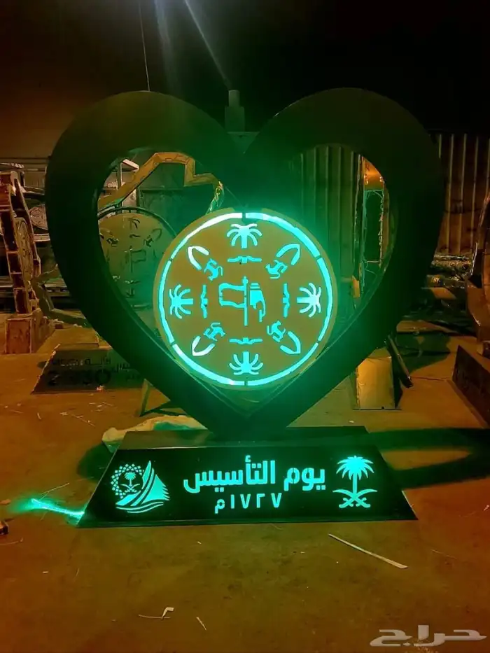 مجسمات اليوم الوطني بكل انواعها للطرق والميادين والحدائق 90