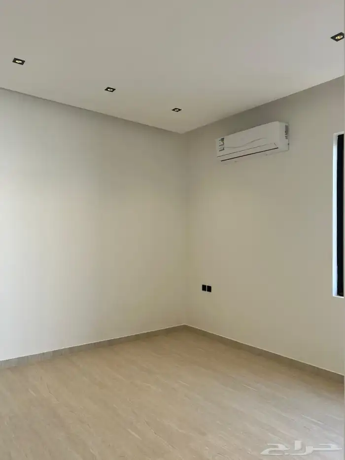 فيلا للإيجار   موقع مميز بدايه المهديه 33