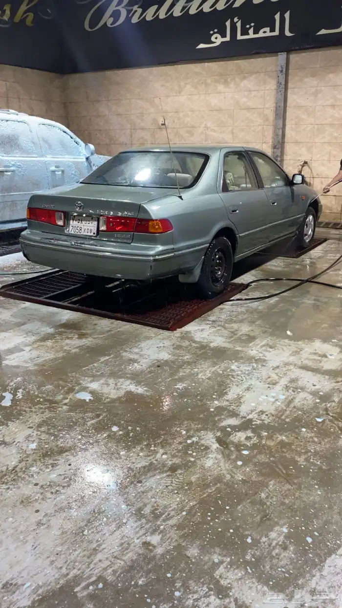 للبيع كامري 2001 اللون عشبي 2