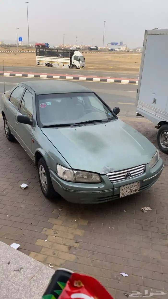 للبيع كامري 2001 اللون عشبي 3