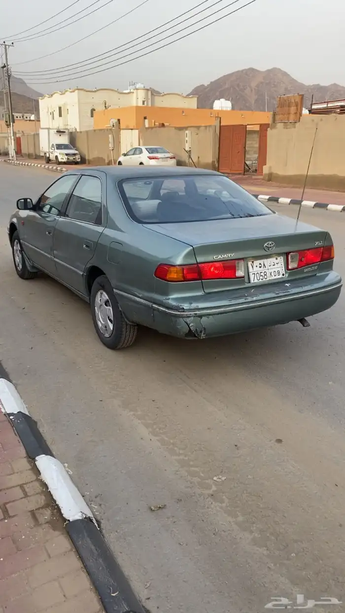 للبيع كامري 2001 اللون عشبي 4