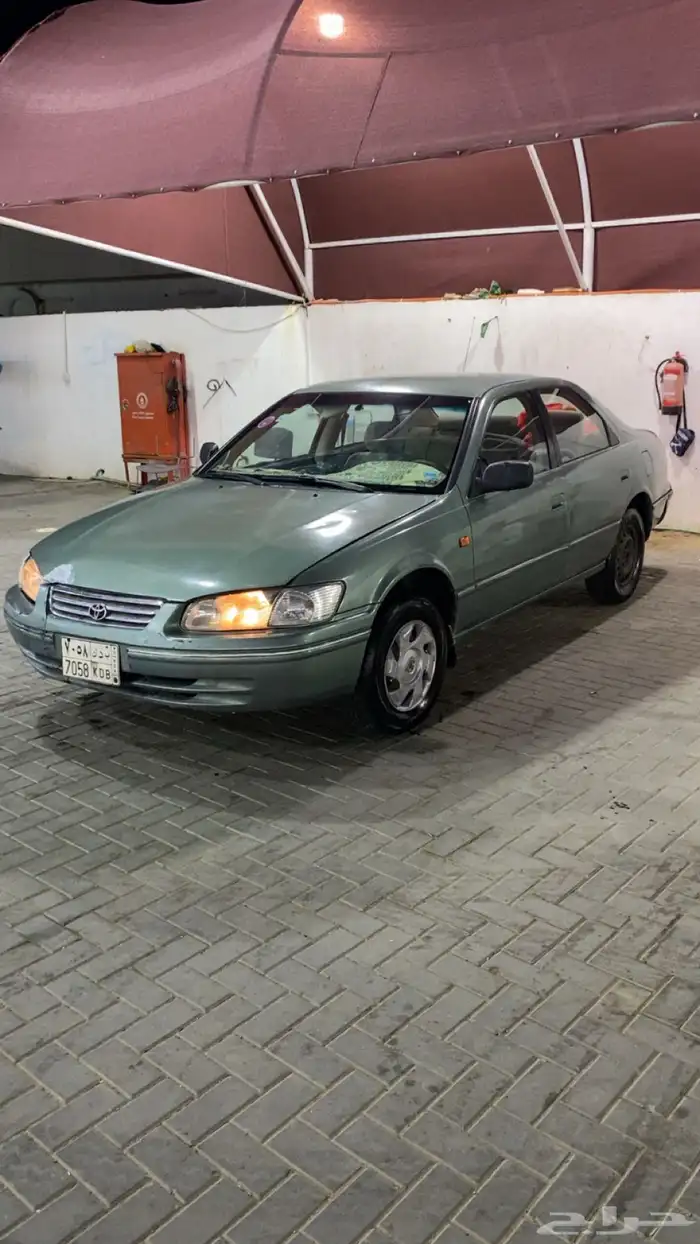 للبيع كامري 2001 اللون عشبي 0